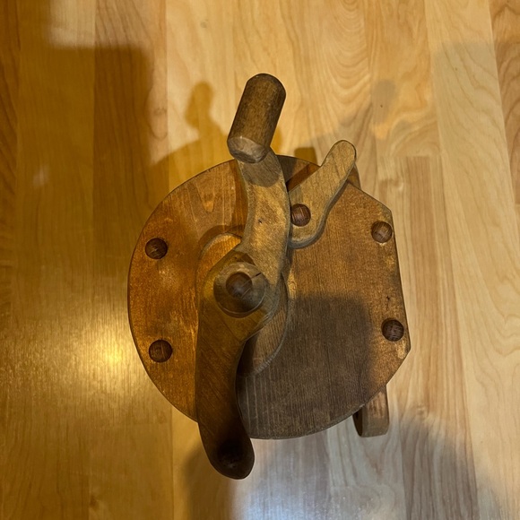 Art // Decorative Functional Toilet Paper Holder - Picture 2 of 10